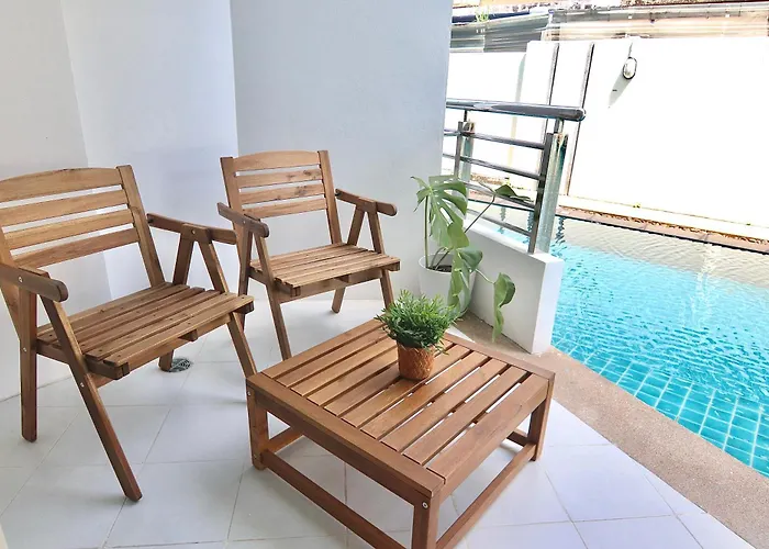 Beachfront Pool Access Apartment Free Disney Plus