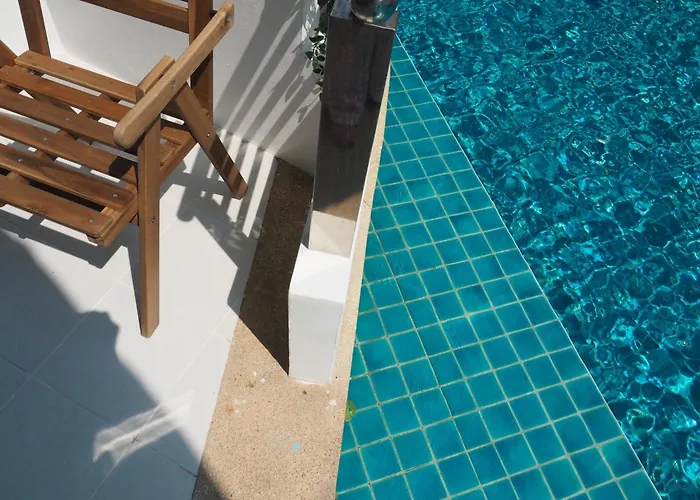 Beachfront Pool Access Apartment Free Disney Plus